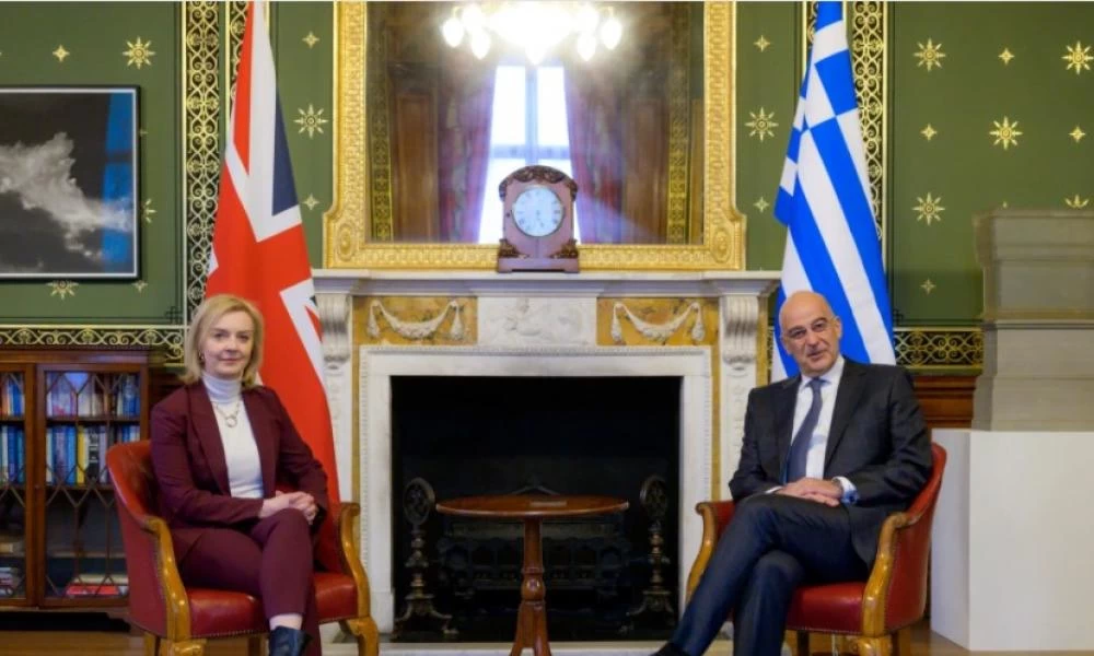Ουκρανία - Ρωσία: Συνάντηση Δένδια με την Βρετανίδα ΥΠΕΞ Λιζ Τρας